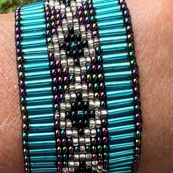 Beautiful Southwest Beaded Bracelet - Picture 3 of 3